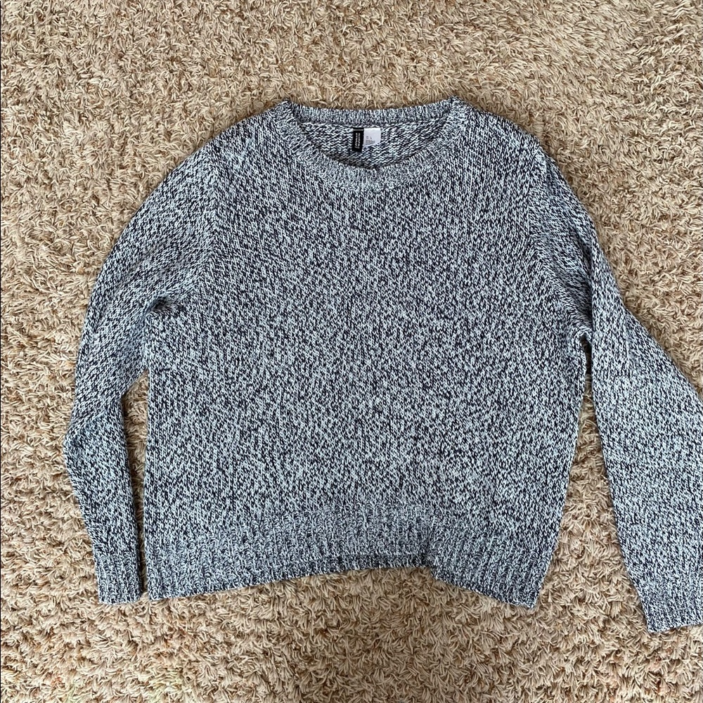 Blue/gray knit sweater